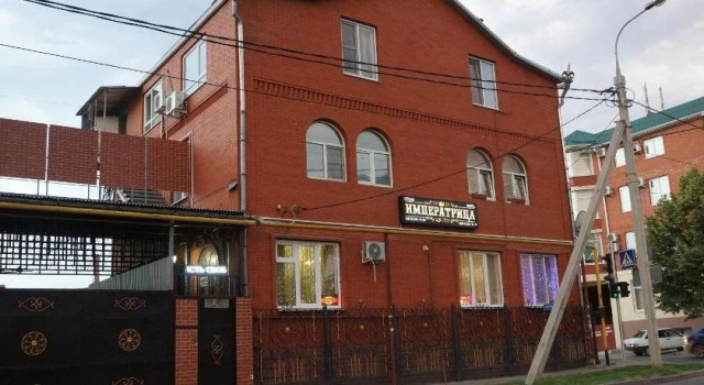 Императрица, Забронировать Отель Отели Краснодара с завтраком, рядом с Концертный зал Краснодарской филармонии, Завтраки