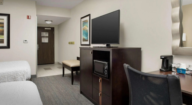Четырёхместный номер Standard Hampton Inn & Suites Alpharetta-Windward