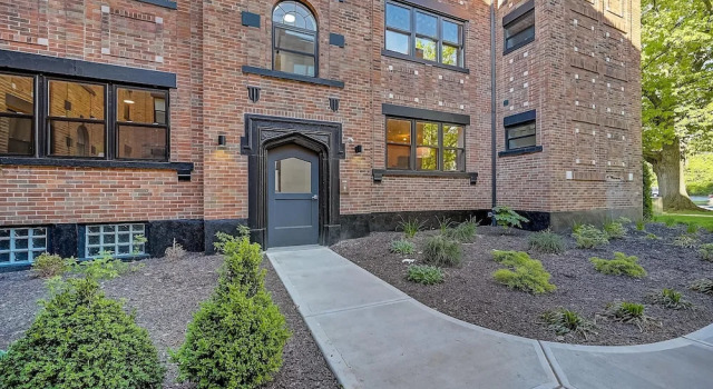 FRONTDESK 2622 Victory Pkwy Apts Cincinnati, Buchen Sie Hotel Hotels in Cincinnati mit Parkplatz, Parkplätze