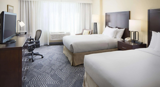 Четырёхместный номер Standard DoubleTree by Hilton Los Angeles/Commerce