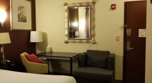 Smithtown Inn, Rezerwuj Hotel Commack Long Island