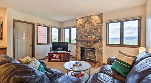 Mtn View Granby Condo w/ In-unit Hot Tub!