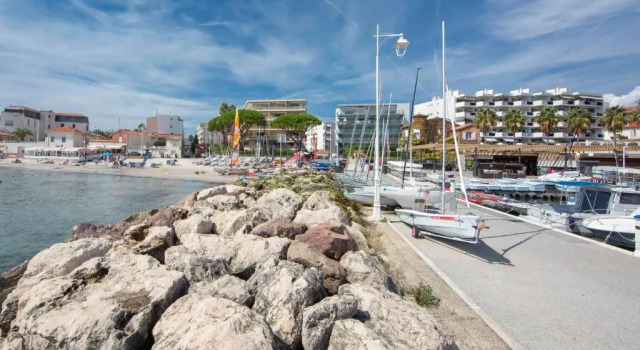 Апартаменты Appartement 70 m2 face à la mer, dernier étage, au bord des plages