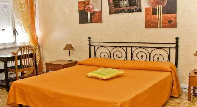 Teulada Luxury Rooms, Buchen Sie Hotel Rom Latium