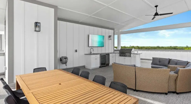 Sea Dweller by Avantstay Rooftop Spa + Gulf View Golf Cart, Pool