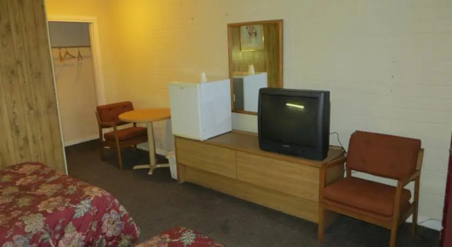 Deluxe Inn - Knoxville