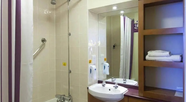 Номер Standard Premier Inn Leeds East