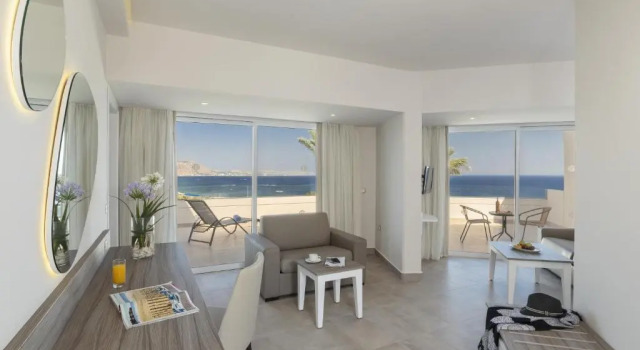 Люкс Executive с видом на море Rodos Princess Beach Hotel