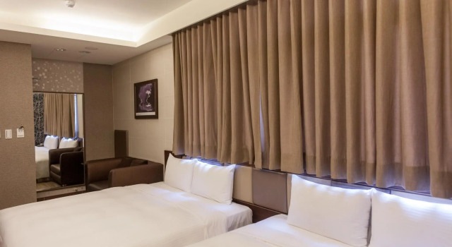 Четырёхместный номер Economy Maple Hotel