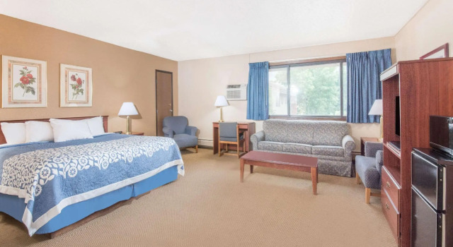 Двухместный люкс Days Inn by Wyndham Sioux Falls Airport