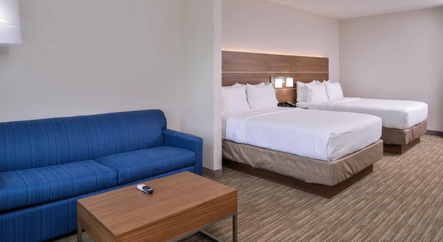Четырёхместный люкс Holiday Inn Express & Suites - Siloam Springs by IHG