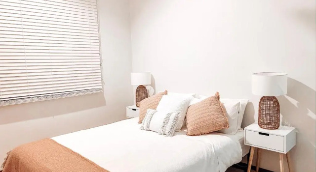 Carnarvon 3BR & 2BA Holiday House, Забронировать Отель Карнарвон Shark Bay Australia, рядом с Пристань для яхт Карнарвон