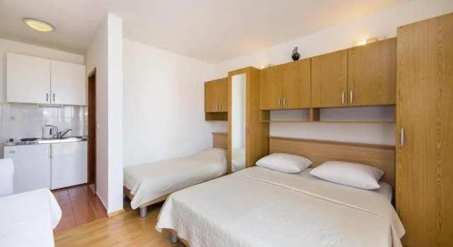 Apartments Villa Slavena, Rezerwuj Apartament Gradac Sibenik-Knin County