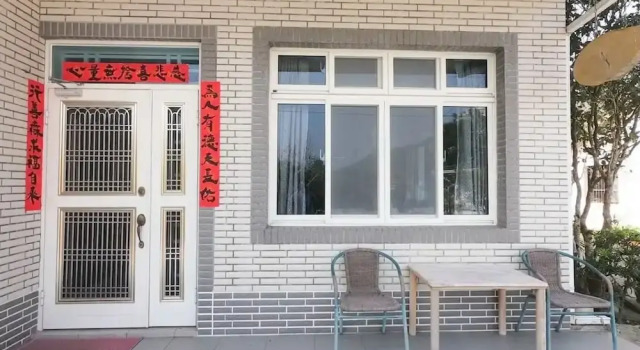 Little girl's home
