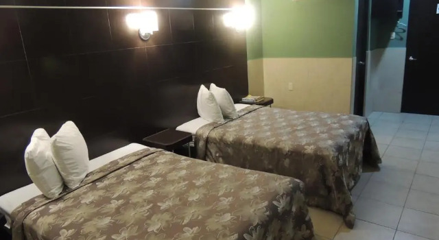 Четырёхместный номер Deluxe Hotel Metropolitano Tampico