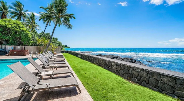 Banyan Tree - Kona Beach Properties