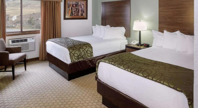 Четырёхместный номер Standard с видом на горы Ridgeline Hotel at Yellowstone, an Ascend Collection Hotel