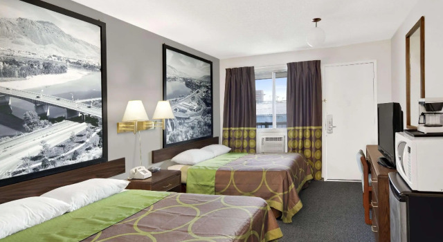 Четырёхместный номер Standard Super 8 by Wyndham Kamloops East