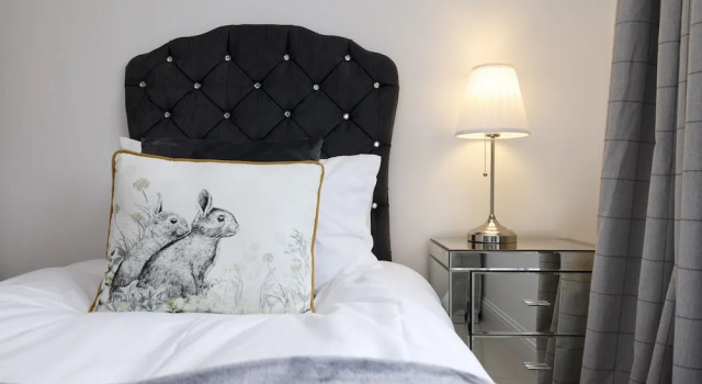 JOIVY Luxurious & Spacious 3Br House With A Hot Tub, Buchen Sie Hotel Kinross Perthshire