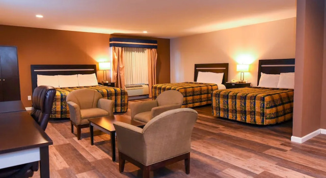 Четырёхместный люкс Capital Inn and Suites