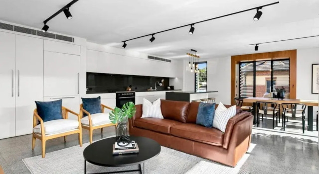 Апартаменты Impeccable 3-bed Home Near the Beach