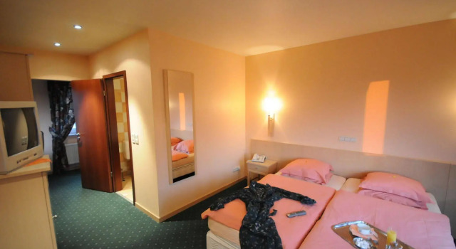 Hotel Hotleu, Rezervasyon Otel Oost Kantons havuzlu oteller, Yüzme Havuzu