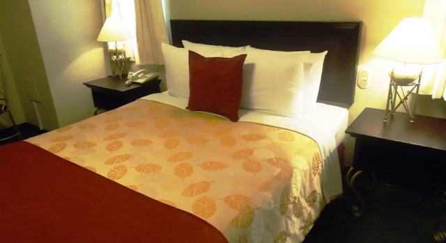Leon De Oro Inn & Suites, Забронировать Отель Отели в центре Мирафлореса, в центре