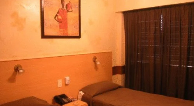 Кровать в общем номере Hotel Nontue Abasto Buenos Aires