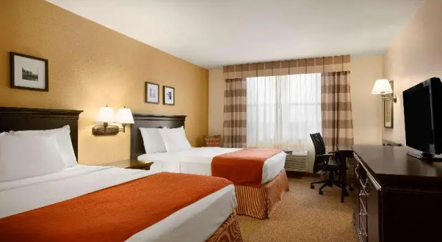 Четырёхместный люкс c 1 комнатой Country Inn & Suites by Radisson, Dundee, MI