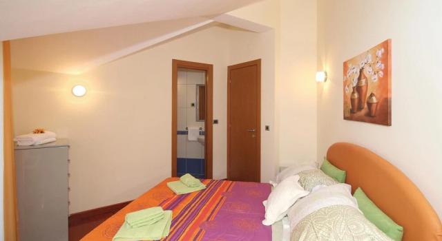 Nice Home in Kastel Luksic With Wifi and 1 Bedrooms, Buchen Sie Hotel Kaštel Luksic Kaštela