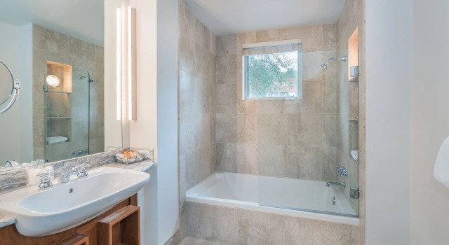 Четырёхместный номер Standard Camel's Garden Hotel