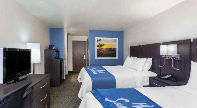 Четырёхместный номер Standard Days Inn & Suites by Wyndham East Flagstaff