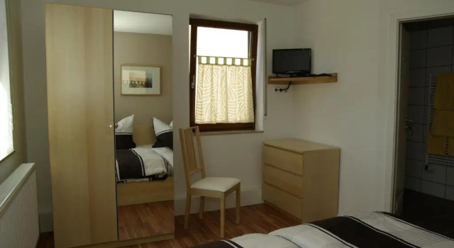 Gästezimmer zwischen Neckar und Enz, Boek Hotel Besigheim 