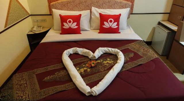 ZEN Rooms Sukhumvit Soi 22, Забронировать Отель Отели Бангкока с бассейном, рядом с Flow House Bangkok, Бассейн