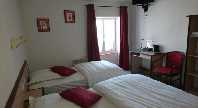 Трёхместный номер Standard Hôtel Les Deux Porches