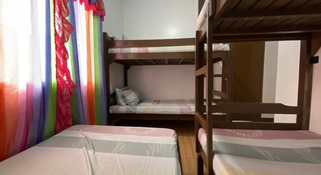 Кровать в общем номере Poracay Resort