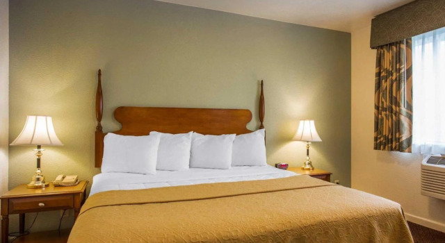 Люкс Quality Inn & Suites Tulare