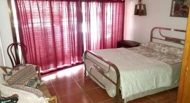 Spacious comfortable house in Quesada with balcony, Забронировать Отель Отели Кесада с парковкой, Парковка