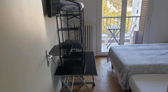 NEW CHEAP PRIVATE ROOM, KITCHEN , OVERWIEUW sea,TRAM on spot, 12 minutes from nice train station with tram , beach in 17 min tram , CHAMBRE PRIVÉE pas cher, cuisine équipée , tram sur place, APERÇU mer, 12 min de la gare de Nice avec le tram, 17 min plage