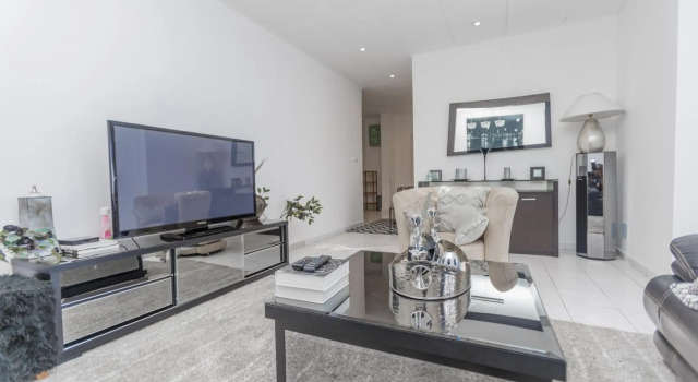 Appartement à 700m gare centrale/plage, 预订 公寓 黑角 Loandjili