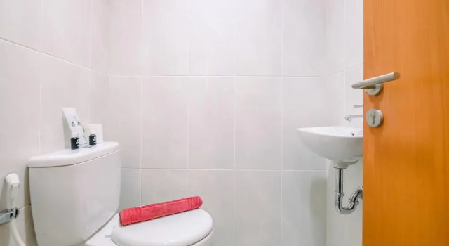 Студия Standard Cozy Stay and Comfort Studio at Evenciio Margonda Apartment