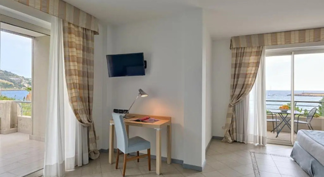 Двухместный номер Deluxe Aregai Marina Hotel & Residence