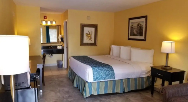 Shining Light Inn & Suites