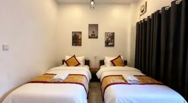 Кровать в общем номере с балконом Vang Vieng Family Boutique Hotel