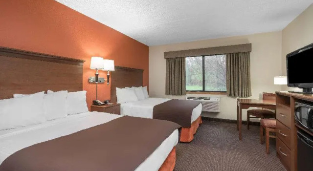 Номер AmericInn by Wyndham Worthington