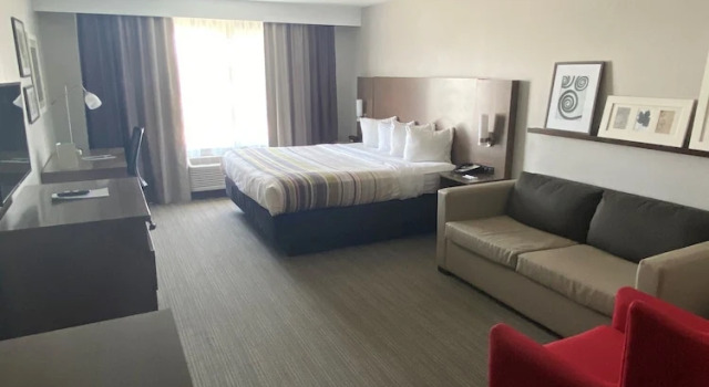 Двухместный люкс Country Inn & Suites by Radisson, Council Bluffs, IA