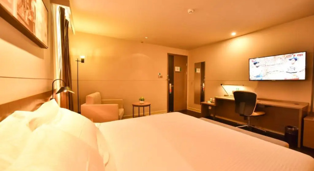 Двухместный номер Business Jinjiang Inn Select Haikou Qilou Old Street Binhai Avenue