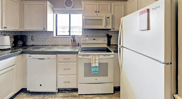 William Hilton #4305 - 2 Br Condo