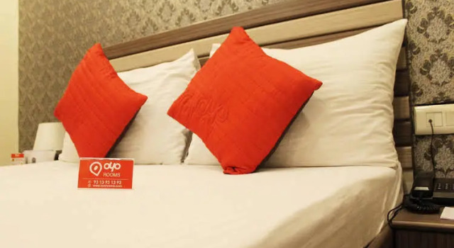 OYO 672 Hotel Diamond Inn, Varaa Hotelli Faridabad Haryana