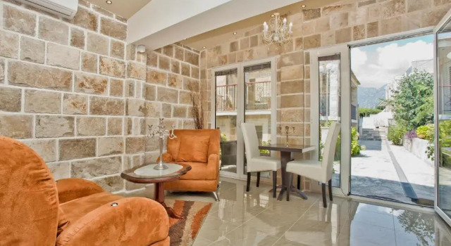 Апартаменты c 1 комнатой с балконом и с частичным видом на море Apartments Admiral